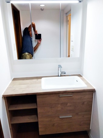 木の質感やぬくもりを感じられる木目調でスタイリッシュに　目黒区M様邸